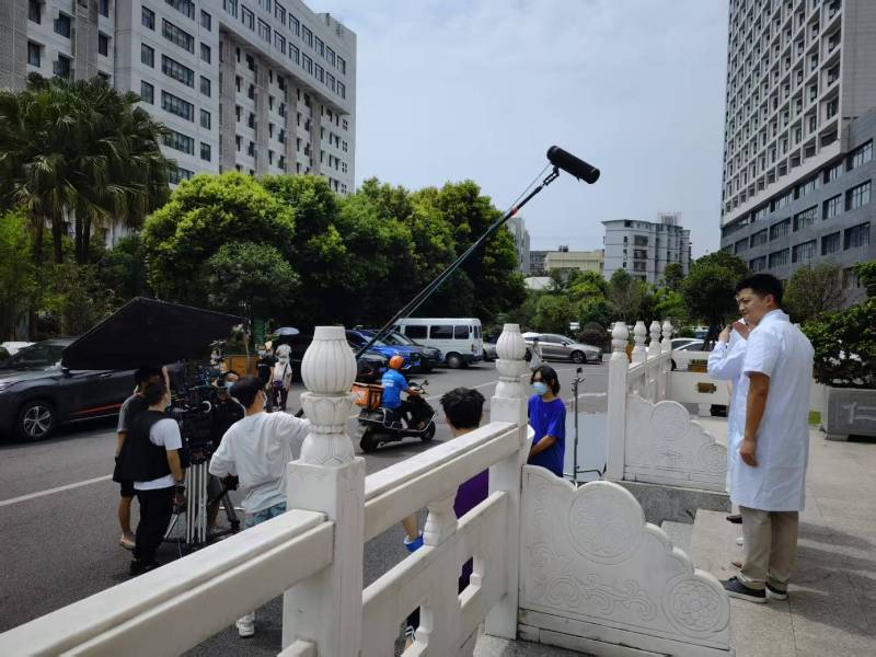 西区广告片拍摄公司低成本实现高规格制作的诀窍